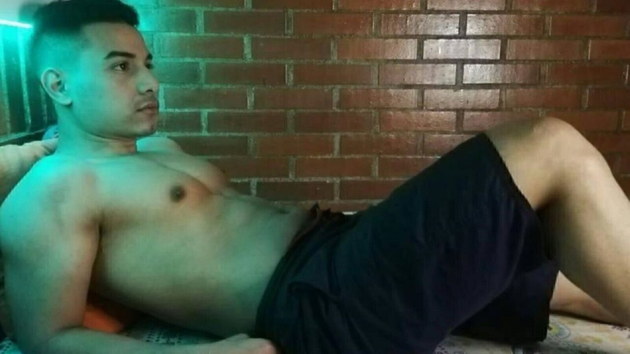 Enter to see naked MattKelly